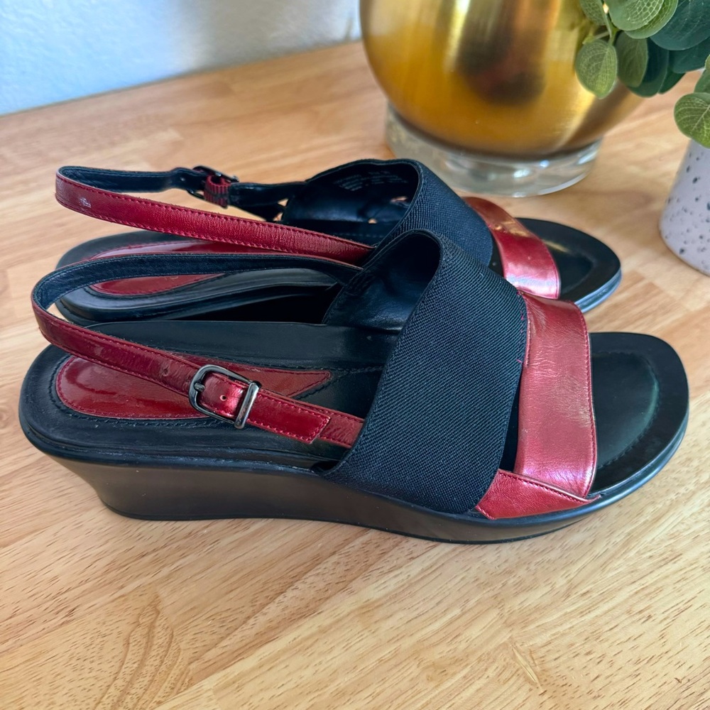 DANSKO Red Patent Leather Elastic Stretch
Ankle Strap Wedge Sandals Eu 39 Us 8.5